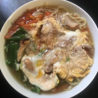 鶏の照り焼き、にんじん、ピーマンの卵ラーメン